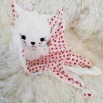 Blanc petits cœurs rouges