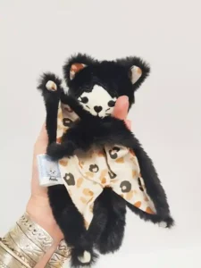 mini doudou noir et graou